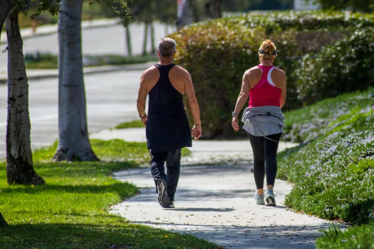 daily walking and healthy lifestyle habits for blood sugar management